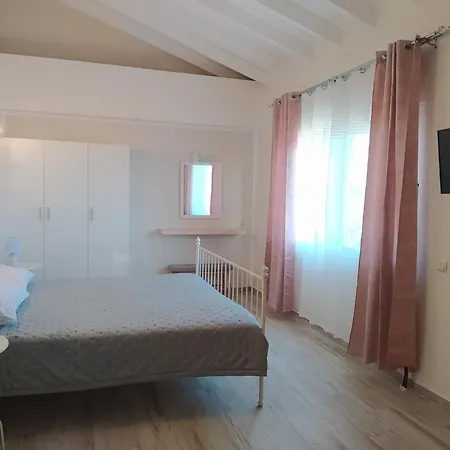 Tesoro Vila *